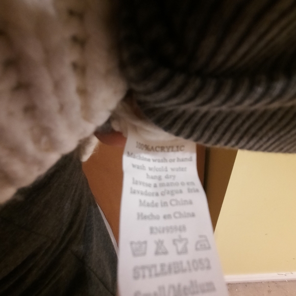 Never Worn Jean Length Sweater! - Picture 7 of 7